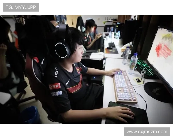 和平精英战术解析FPX战队如何构建全面压制体系与战术优势